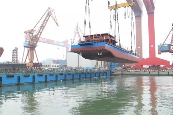 海上巨无霸来了:中国造出全球首艘千吨级纯电动船